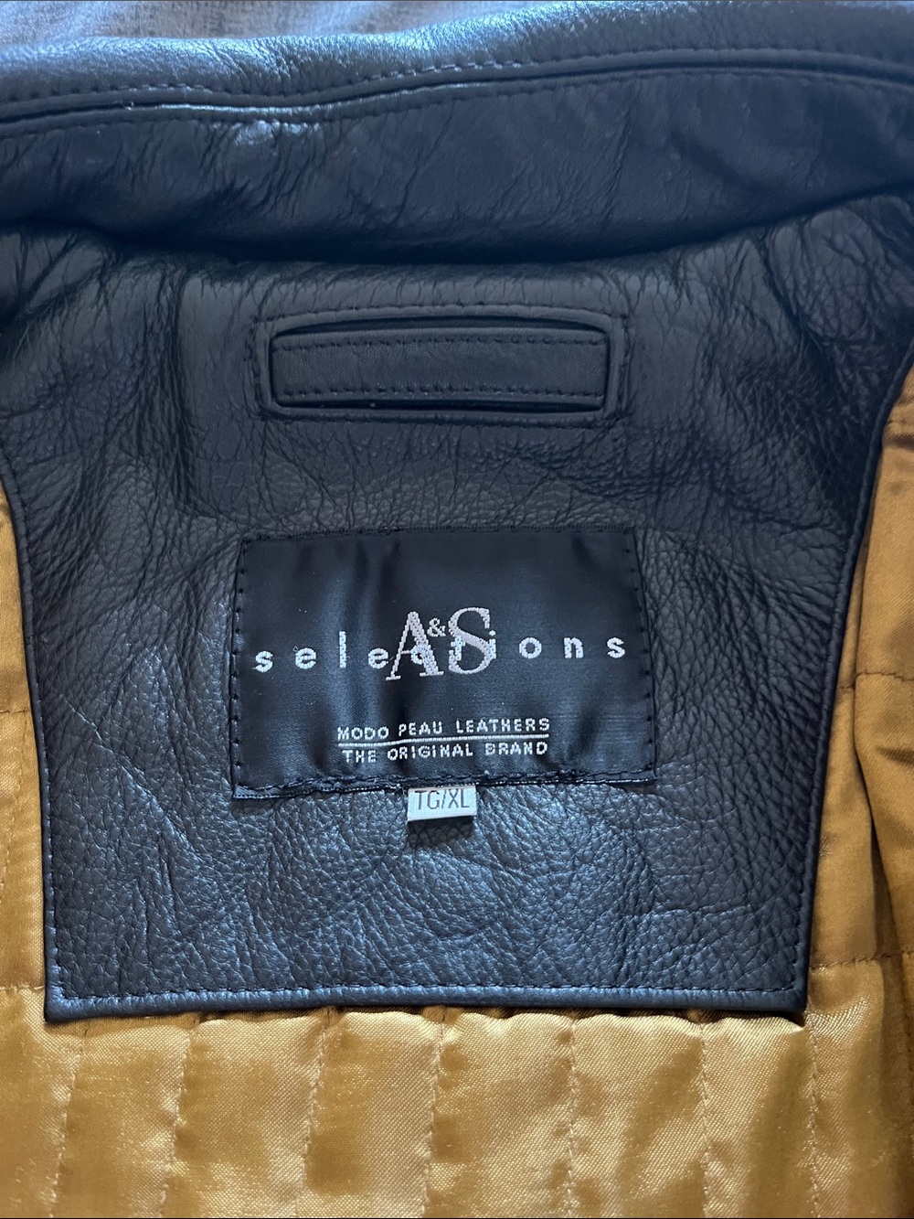 Men's vintage 90’s Black Leather Coat with Quilted Lining - Picture 9 of 10